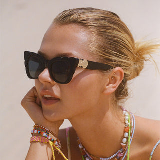 marilyn-with-solid-grey-lens